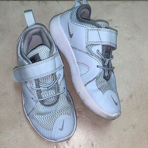 Nike Kids' Light blue flex contact 3 Sneakers velcro size 12